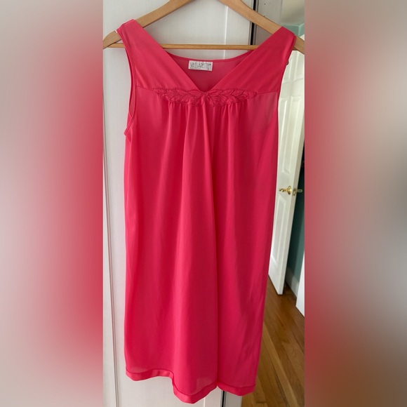 Vassarette Coral Robe and nightgown Medium - Picture 1 of 12